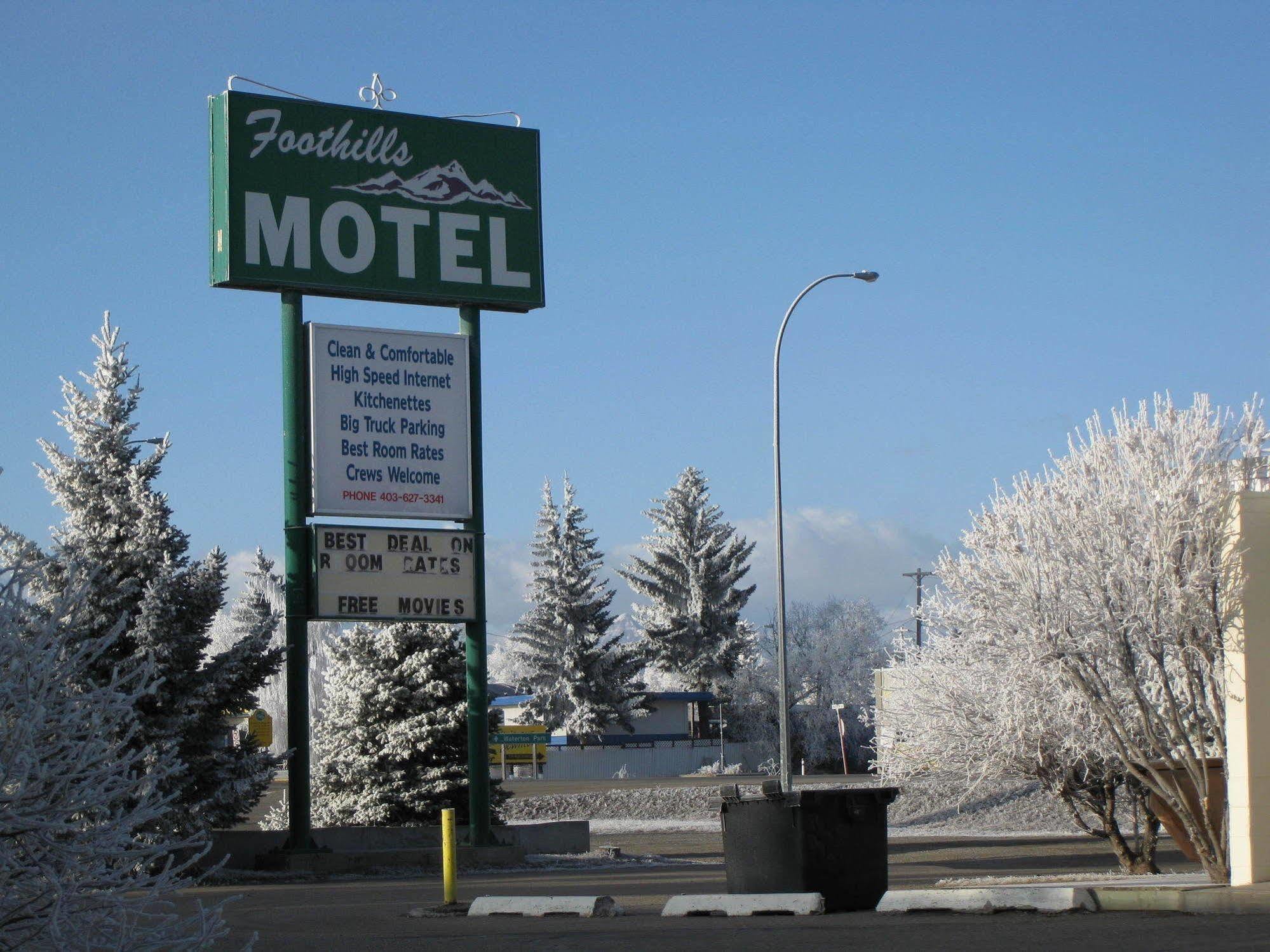 Econo Lodge Inn & Suites Pincher Creek Exterior foto